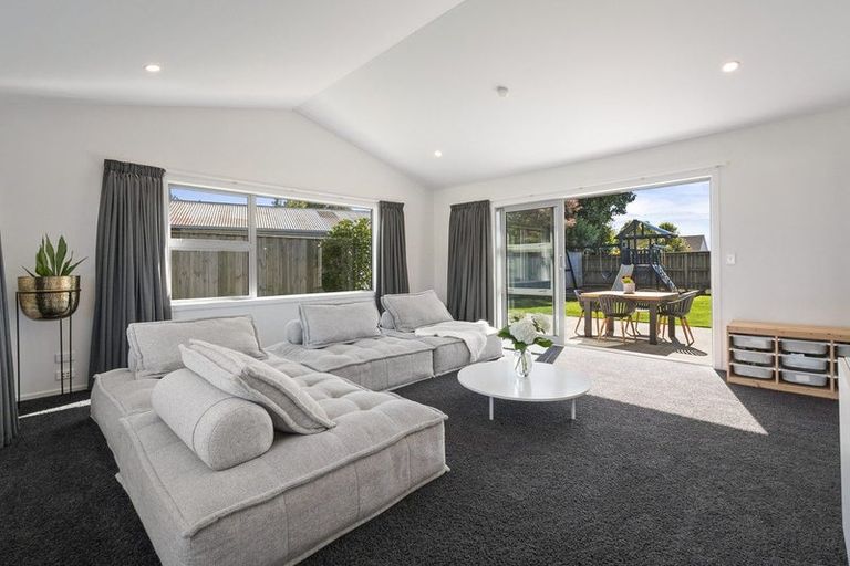 Photo of property in 6 Waimarama Court, Roslyn, Palmerston North, 4414