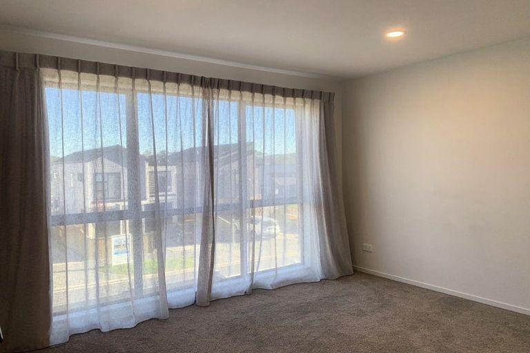 Photo of property in 115 Waekahu Road, Westgate, 0814