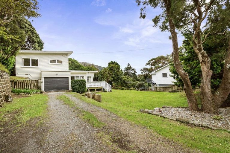 Photo of property in 13 Bell Street, Tawa, Wellington, 5028