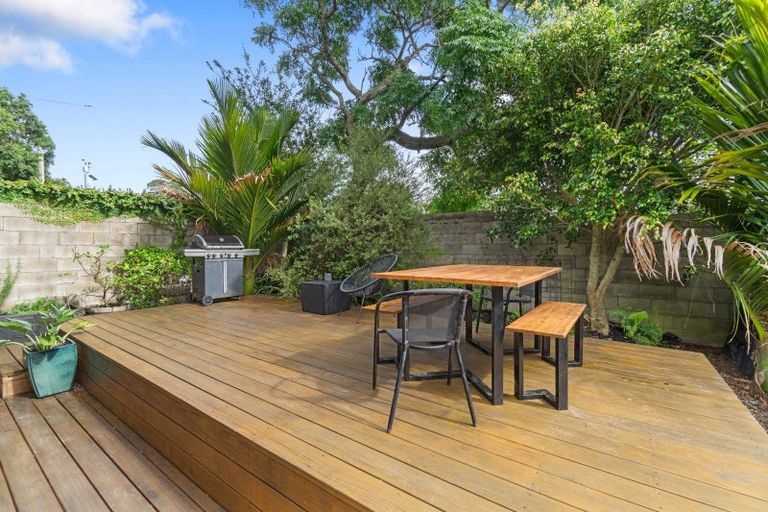 Photo of property in 3/80 Onewa Road, Northcote Point, Auckland, 0627