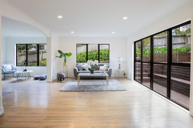 Photo of property in 64 Rising Parade, Fairview Heights, Auckland, 0632