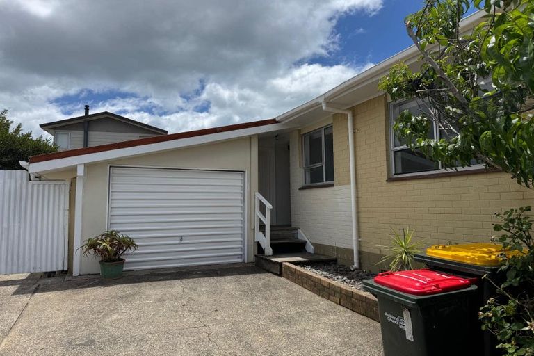 Photo of property in 2/14 Ballater Place, Highland Park, Auckland, 2010