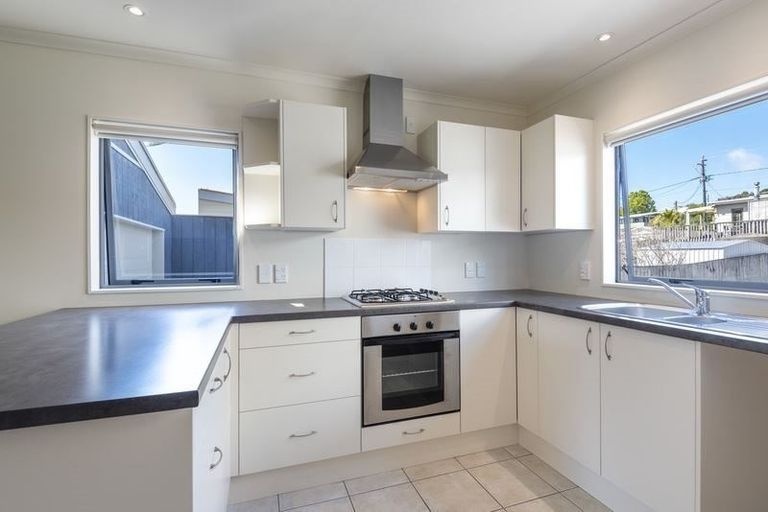 Photo of property in 3/28 Holiday Road, Stanmore Bay, Whangaparaoa, 0932