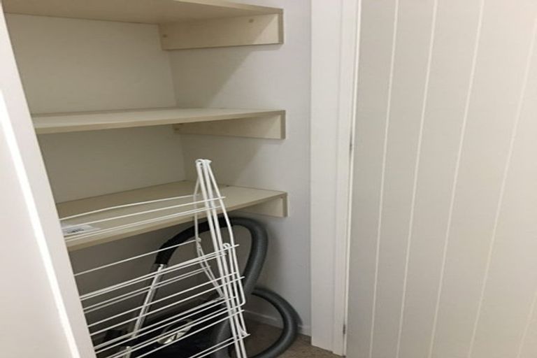 Photo of property in 12 Stubbs Place, Fairview Heights, Auckland, 0632