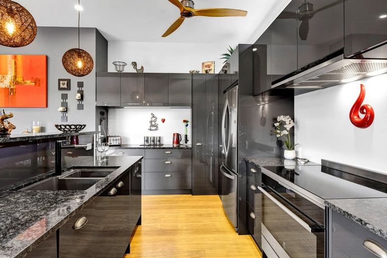 Photo of property in 11a Mace Terrace, Oakura, 4314