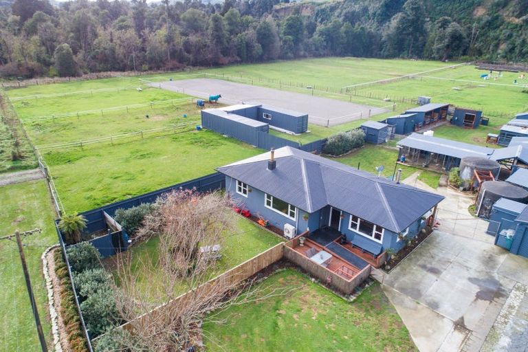 Photo of property in 12 Lagoon Road, Rangiwahia, Kimbolton, 4774