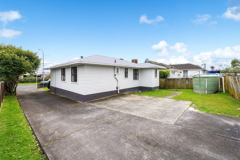 Photo of property in 50 Barrys Road, Glendene, Auckland, 0602