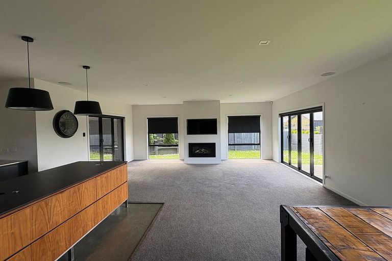 Photo of property in 5 Coutts Way, Fitzherbert, Palmerston North, 4410