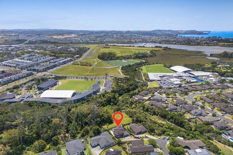 Photo of property in 7 Kingtide Place, Red Beach, 0932