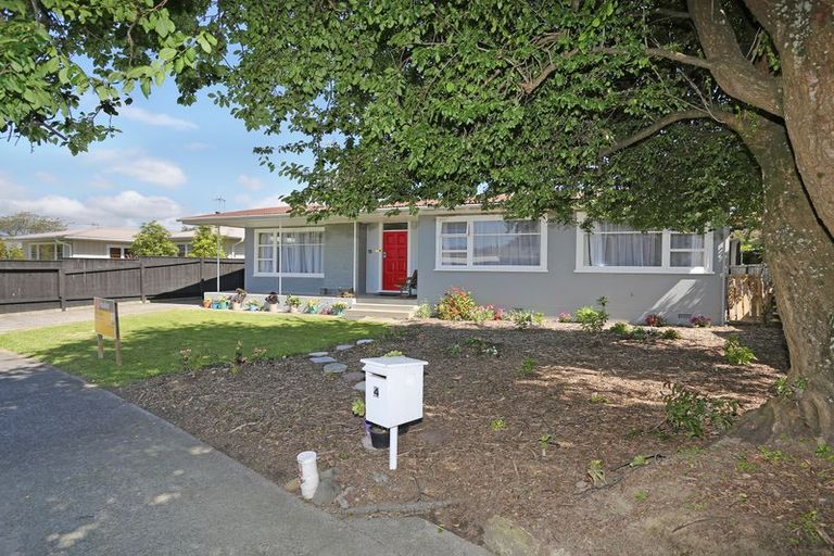 Photo of property in 4 Newcastle Street, Hokowhitu, Palmerston North, 4410