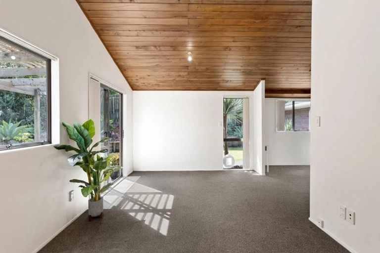 Photo of property in 12b Relko Crescent, Torbay, Auckland, 0630