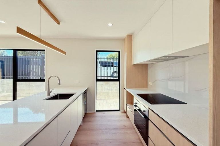 Photo of property in 7a Springside Place, New Lynn, Auckland, 0600