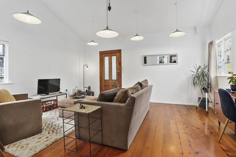 Photo of property in 21 Lyons Avenue, Murrays Bay, Auckland, 0630