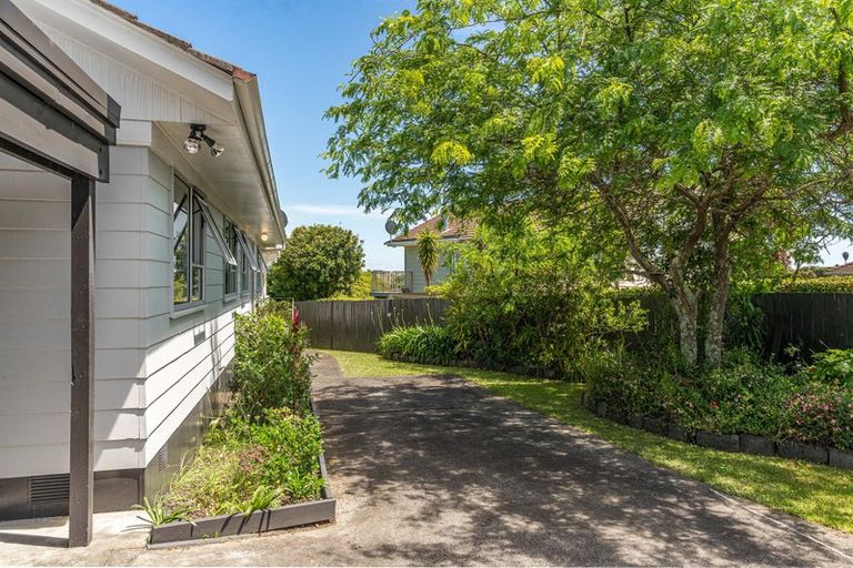 Photo of property in 12 Pureora Place, Clendon Park, Auckland, 2103