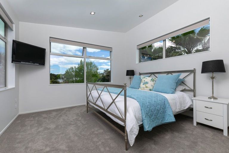 Photo of property in 17a Churchouse Road, Greenhithe, Auckland, 0632