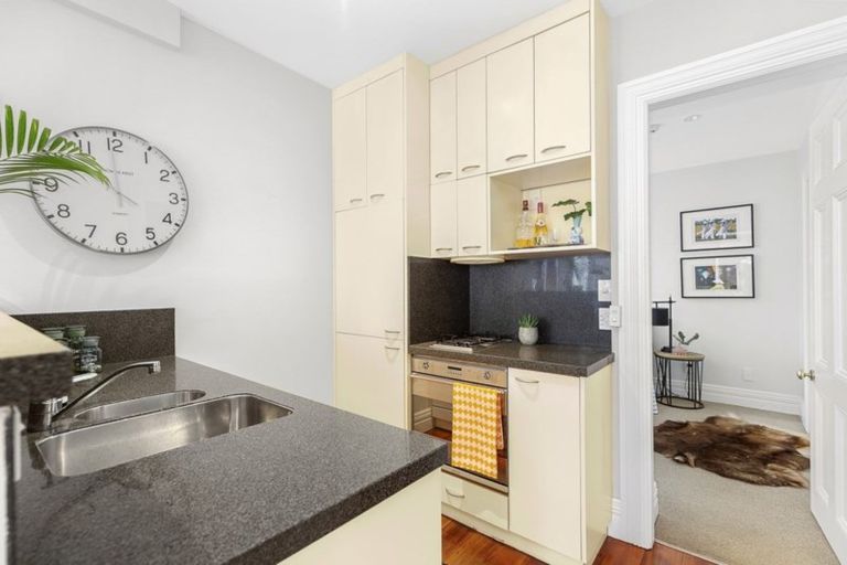 Photo of property in 2/246 The Terrace, Wellington Central, Wellington, 6011