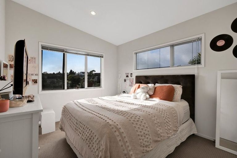 Photo of property in 10 Caledonia Place, Highlands Park, New Plymouth, 4312