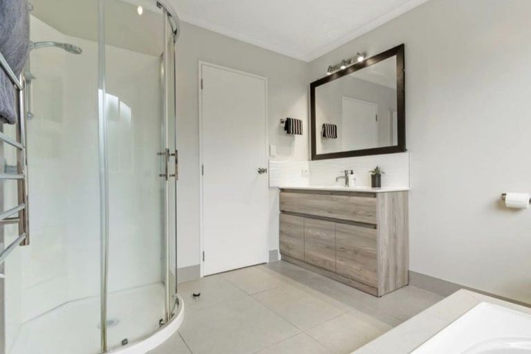 Photo of property in 2/19 Emyvalie Place, Dannemora, Auckland, 2016