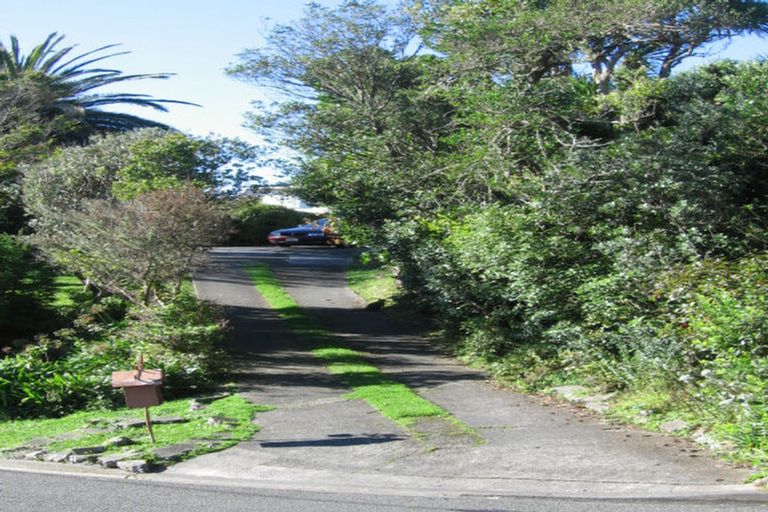 Photo of property in 1 Paparangi Crescent, Paparangi, Wellington, 6037