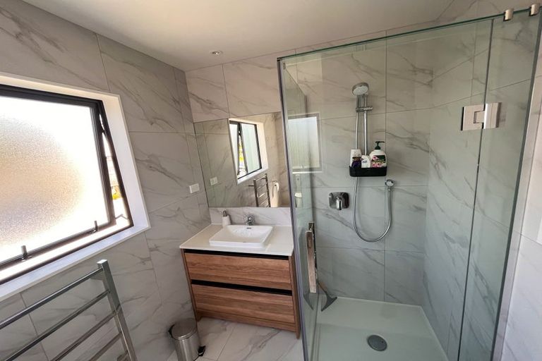 Photo of property in 14f Kelwyn Road, Kelston, Auckland, 0602