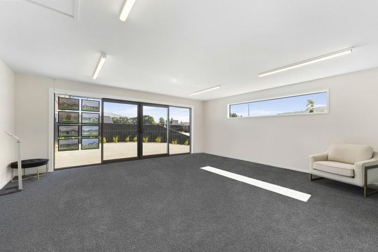 Photo of property in 2 Travertine Street, Cromwell, 9310