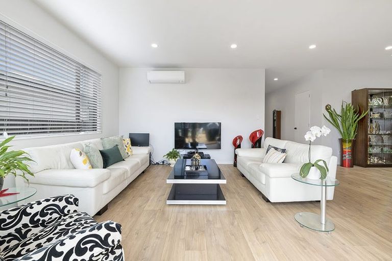 Photo of property in 29 Papa Orchard Drive, Kumeu, 0810