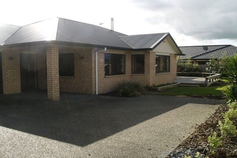 Photo of property in 35 Greig Place, Pukekohe, 2120
