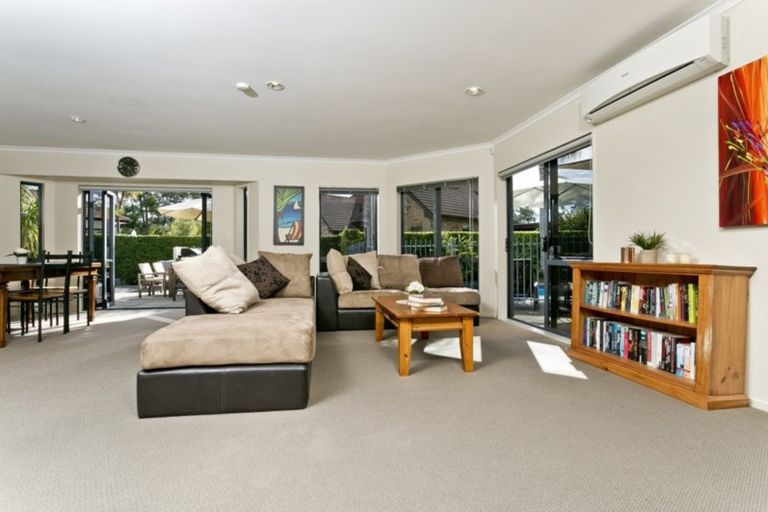 Photo of property in 12 Samuel Cross Place, Greenhithe, Auckland, 0632