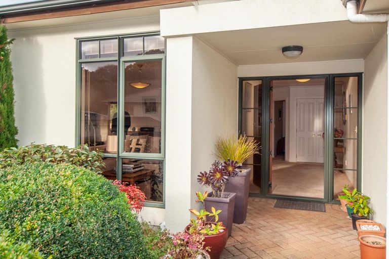 Photo of property in 16 Wantwood Grove, Churton Park, Wellington, 6037