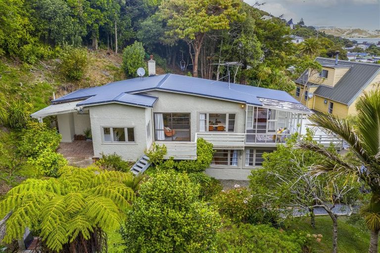 Photo of property in 78 Airlie Road, Plimmerton, Porirua, 5026
