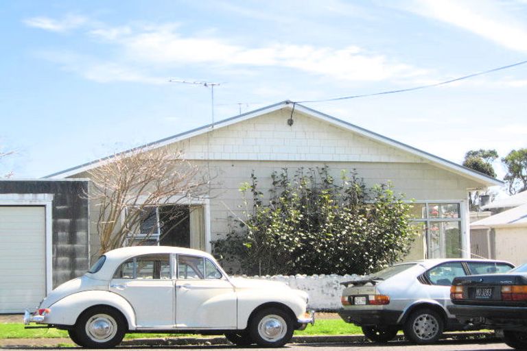 Photo of property in 2 Autere Street, Strandon, New Plymouth, 4312