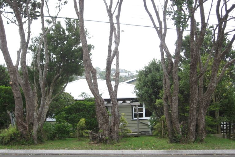 Photo of property in 15 Robert Street, Newlands, Wellington, 6037