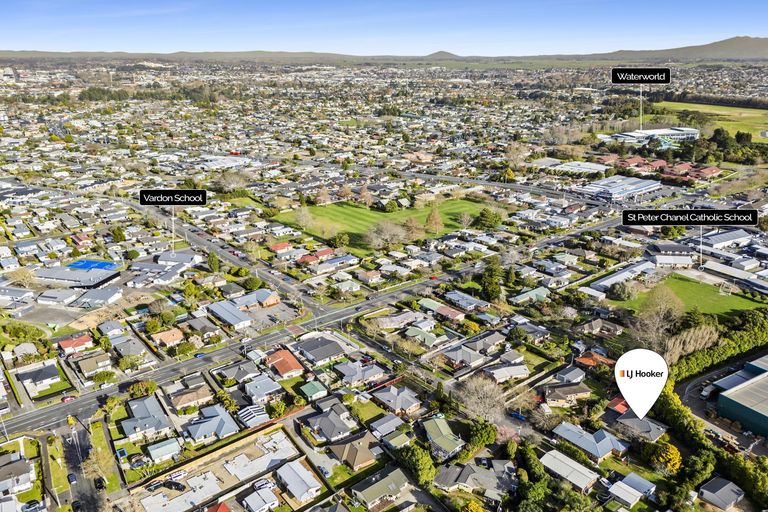 Photo of property in 15 Hampton Place, St Andrews, Hamilton, 3200