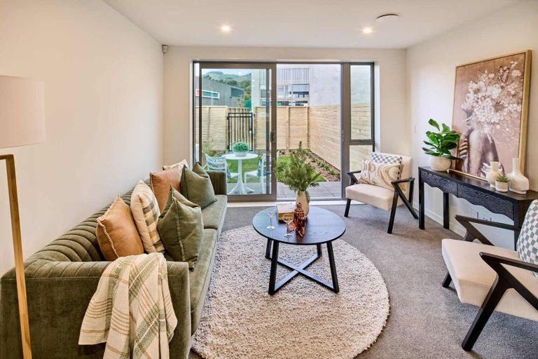 Photo of property in 9 Ara Paiwhenua, Tawa, Wellington, 5028