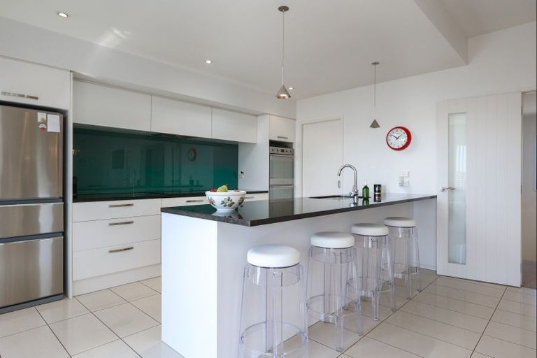 Photo of property in 1 Crown Terrace, Britannia Heights, Nelson, 7010