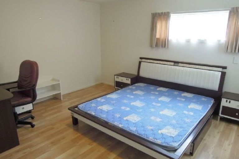 Photo of property in 14a Cypress Place, Sunnynook, Auckland, 0620