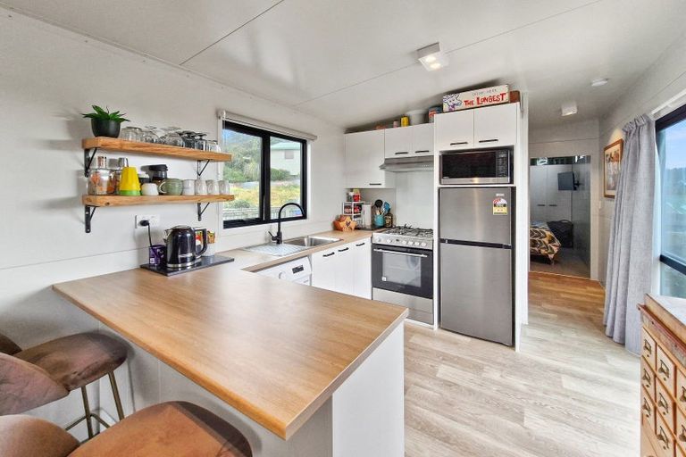 Photo of property in 64 Pratt Avenue, Foxton Beach, Foxton, 4815