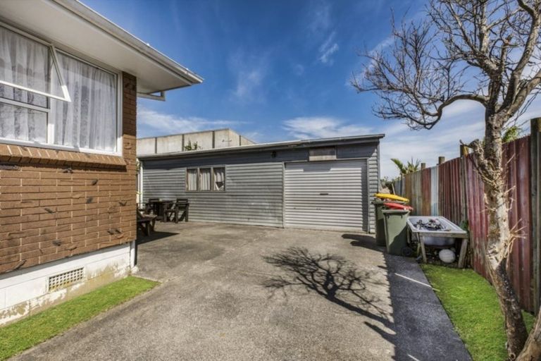 Photo of property in 43 Othello Drive, Clover Park, Auckland, 2023