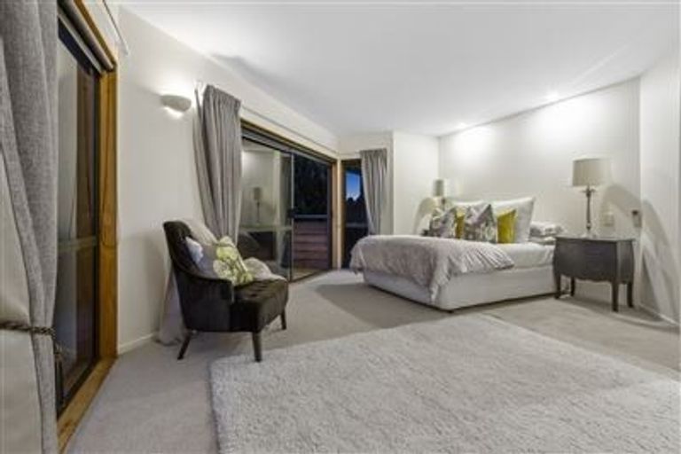 Photo of property in 9 The Knoll, Greenhithe, Auckland, 0632