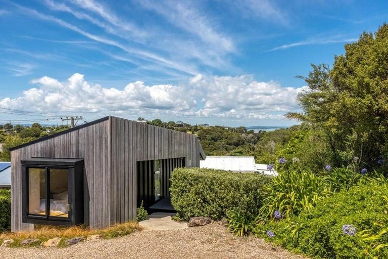 Photo of property in 70 Queens Drive, Oneroa, Waiheke Island, 1081