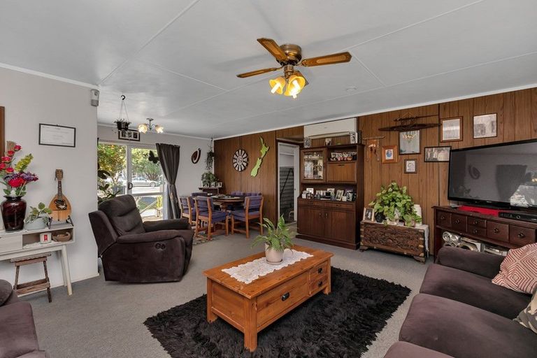 Photo of property in 136 George Street, Hikurangi, 0114