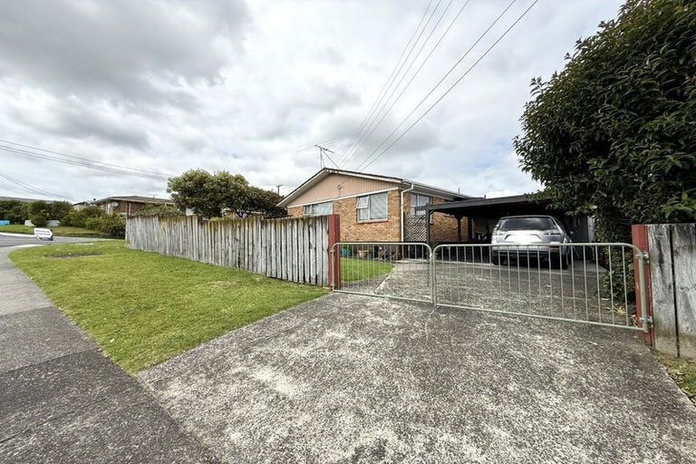 Photo of property in 1/62 Vera Road, Te Atatu South, Auckland, 0610