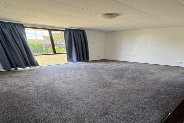 Photo of property in 121 Shifnal Drive, Randwick Park, Auckland, 2105
