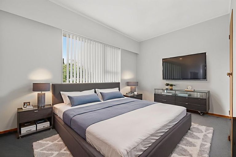 Photo of property in 41 Edgewater Parade, Waiuku, 2123