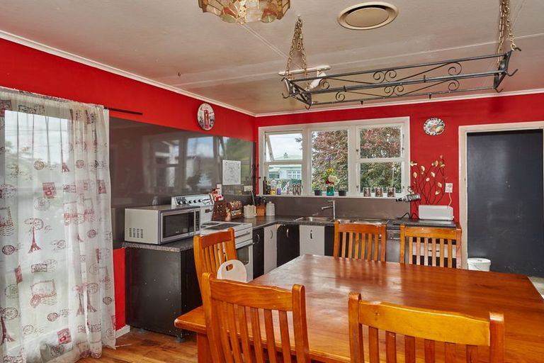 Photo of property in 1 Blenheim Place, Feilding, 4702