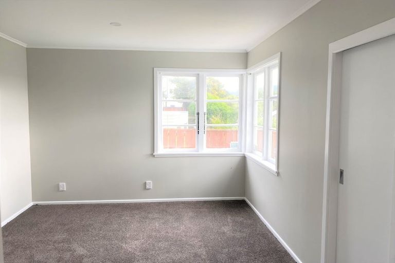 Photo of property in 94 Nicholson Road, Khandallah, Wellington, 6035