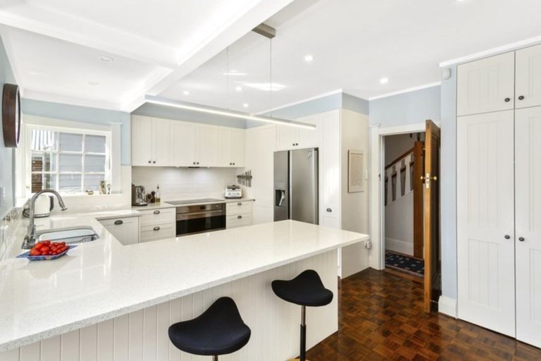 Photo of property in 17 Saint Albans Grove, Woburn, Lower Hutt, 5010