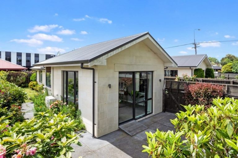 Photo of property in 2b Bevin Place, Bryndwr, Christchurch, 8053