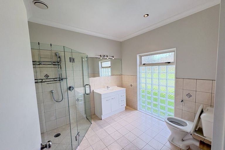Photo of property in 154 Boord Crescent, Kumeu, 0891