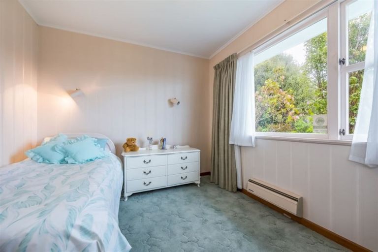 Photo of property in 18 Magnolia Grove, Maungaraki, Lower Hutt, 5010